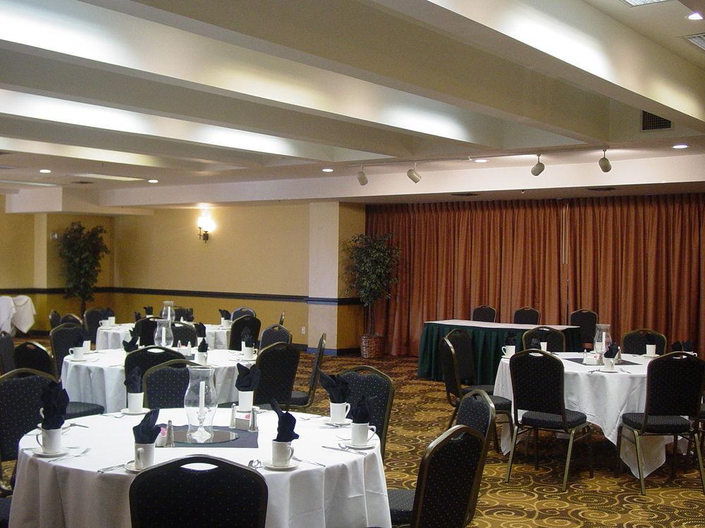 Clarion Hotel & Conference Center Colorado Springs Bagian luar foto
