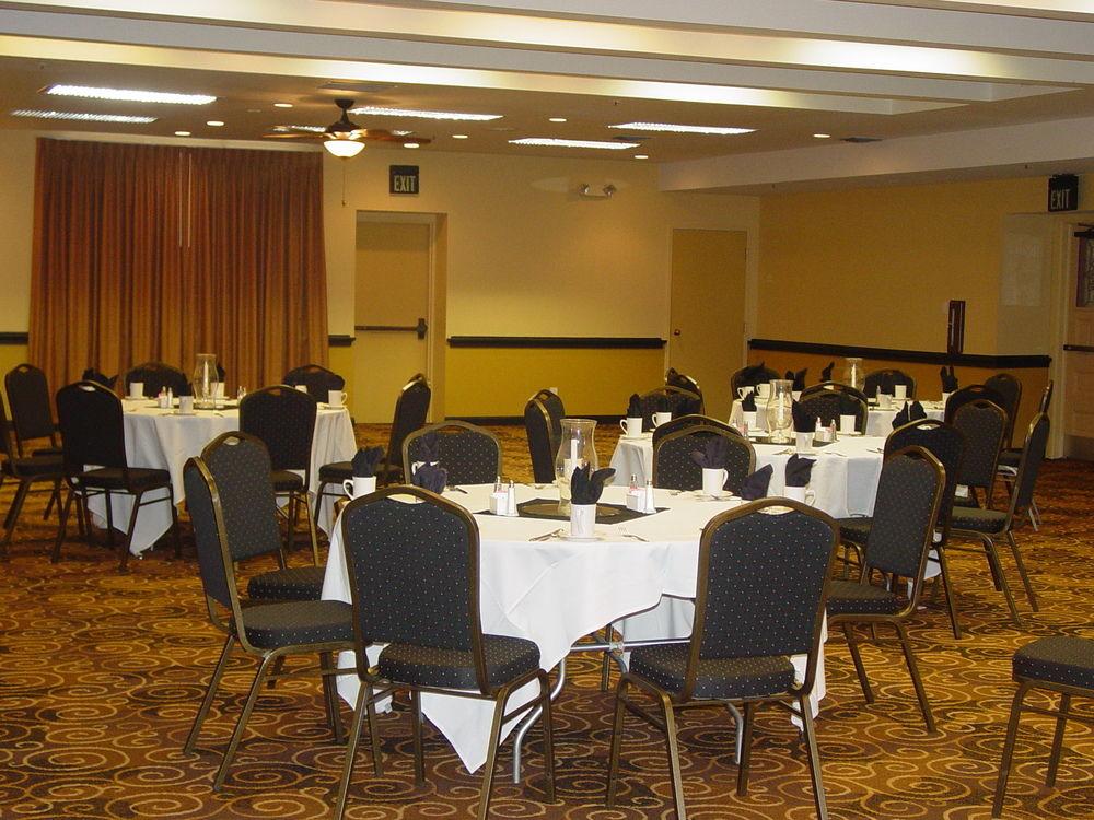 Clarion Hotel & Conference Center Colorado Springs Bagian luar foto