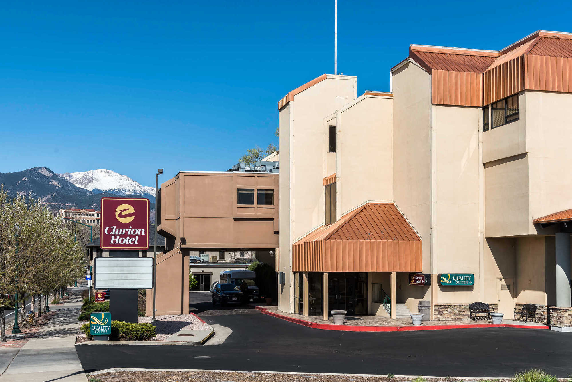 Clarion Hotel & Conference Center Colorado Springs Bagian luar foto