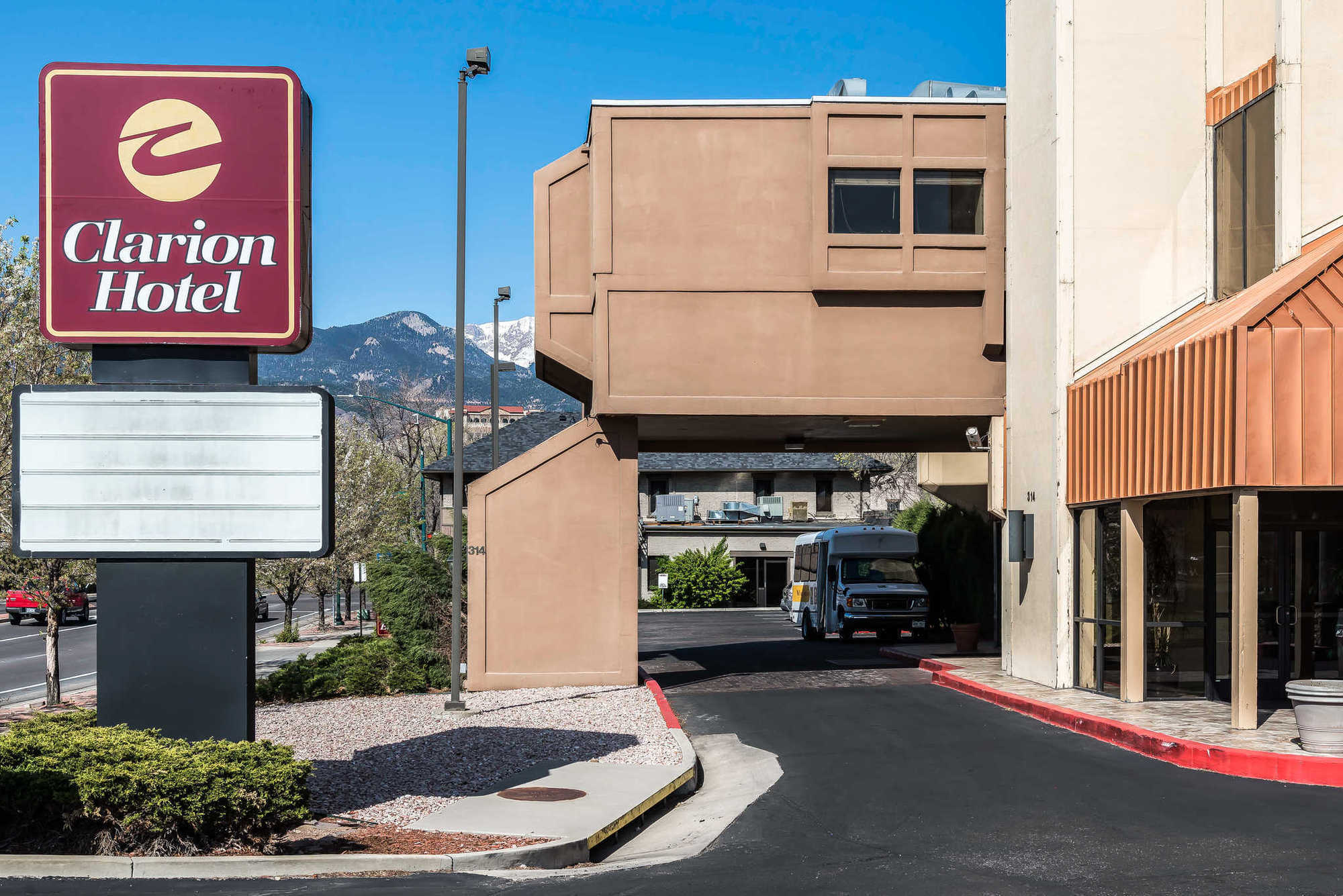 Clarion Hotel & Conference Center Colorado Springs Bagian luar foto